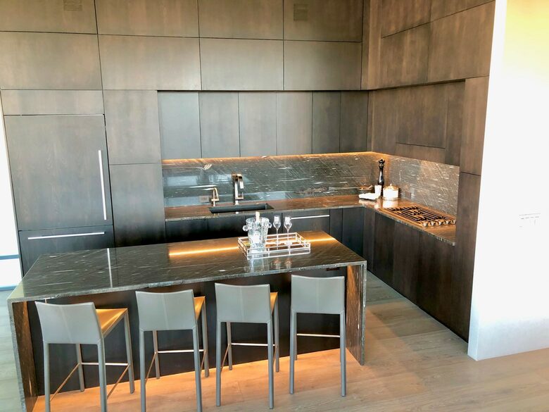 Home exchange in Portland, OR, kitchen with stone countertop bar for 4