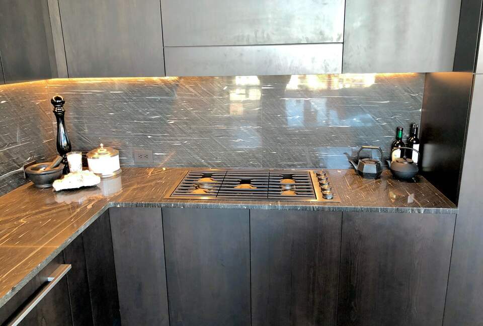 Home exchange in Portland, OR, kitchen with stone countertops