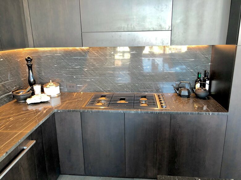 Home exchange in Portland, OR, kitchen with stone countertops