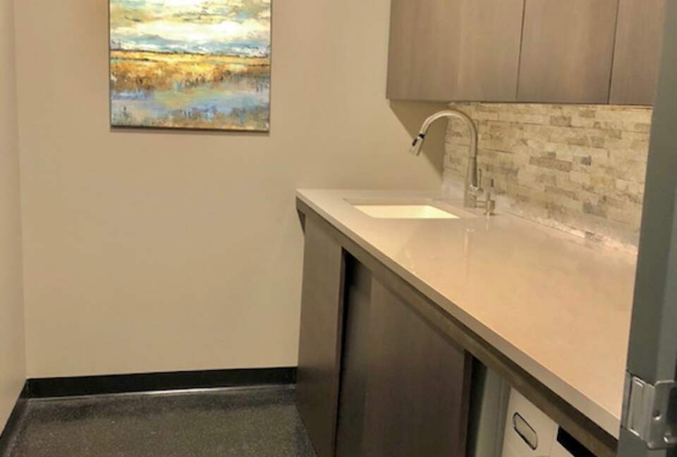 Home exchange in Portland, OR, laundry room with sink
