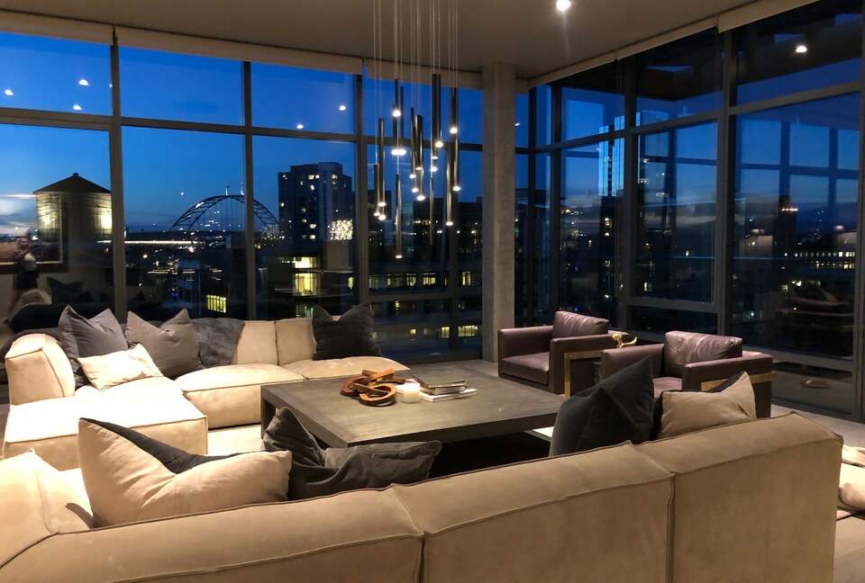 Home exchange in Portland, OR, living room with comfortable seating