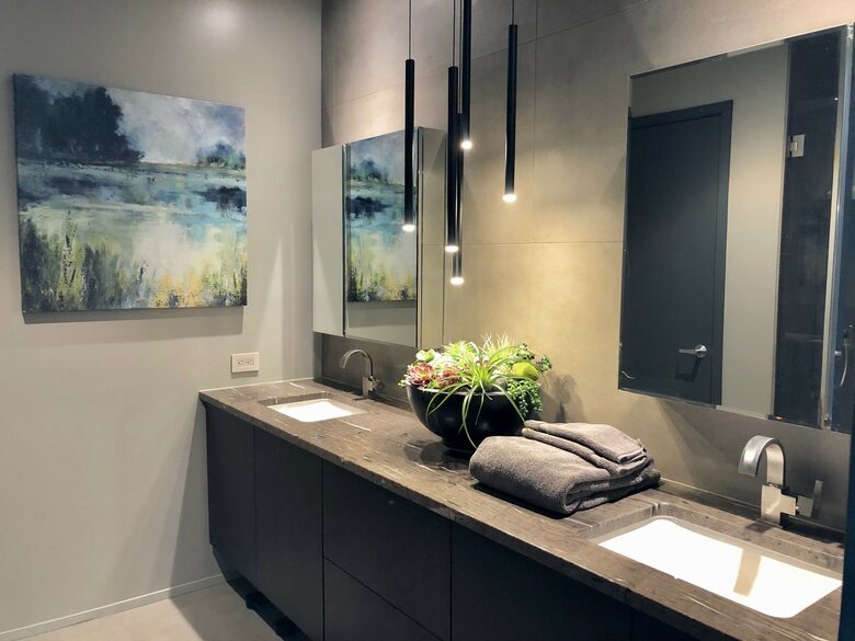 Home exchange in Portland, OR, master bathroom with dual vanity