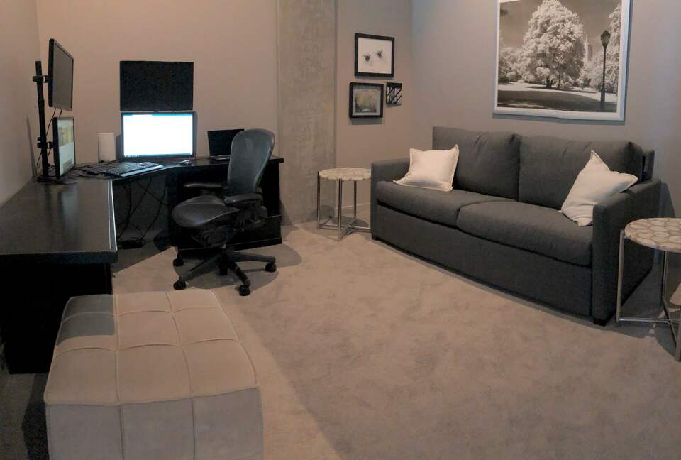 Home exchange in Portland, OR, spare office room with loveseat & desk