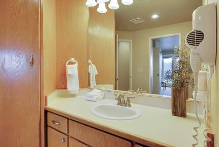 Home exchange in Bend, OR, bathroom sink and mirror