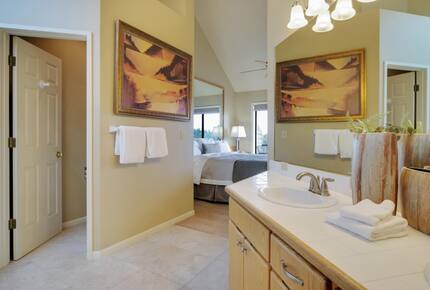 Home exchange in Bend, OR, master bathroom with sink