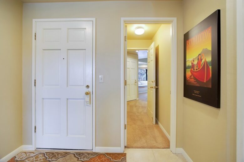 Home exchange in Bend, OR, bedroom door leading to hallway