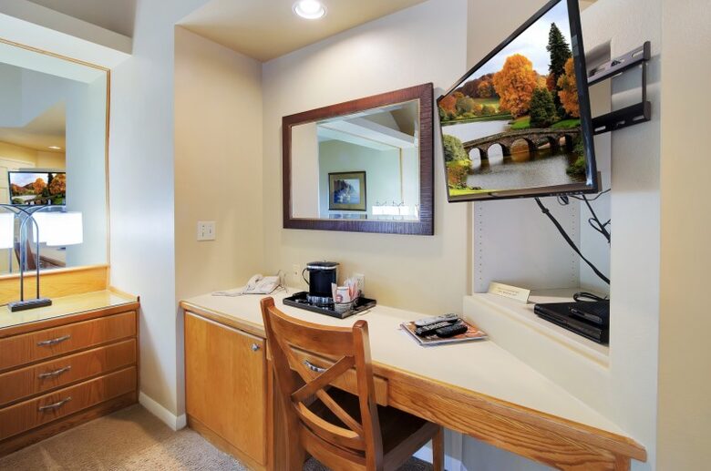 Home exchange in Bend, OR, bedroom desk area with wall-mounted TV