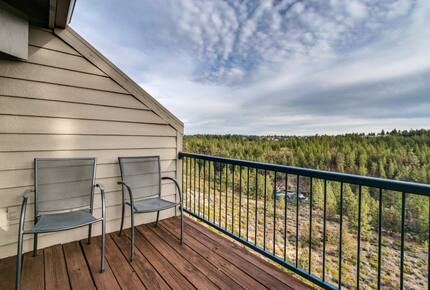 Home exchange in Bend, OR, bedroom balcony with 2 chairs