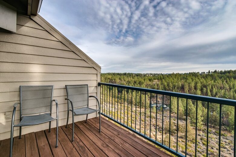 Home exchange in Bend, OR, bedroom balcony with 2 chairs