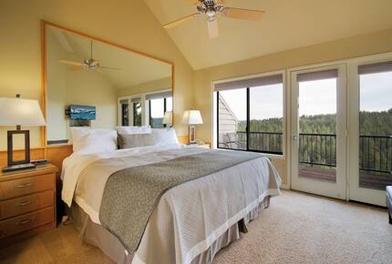 Home exchange in Bend, OR, bedroom with king bed