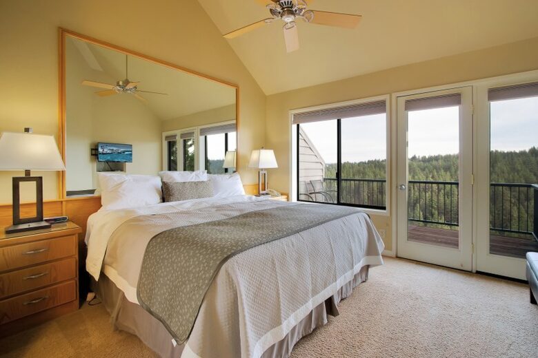 Home exchange in Bend, OR, bedroom with king bed