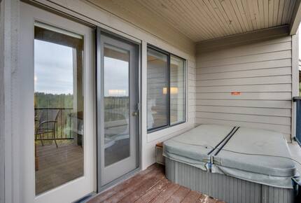 Home exchange in Bend, OR, balcony with hot tub