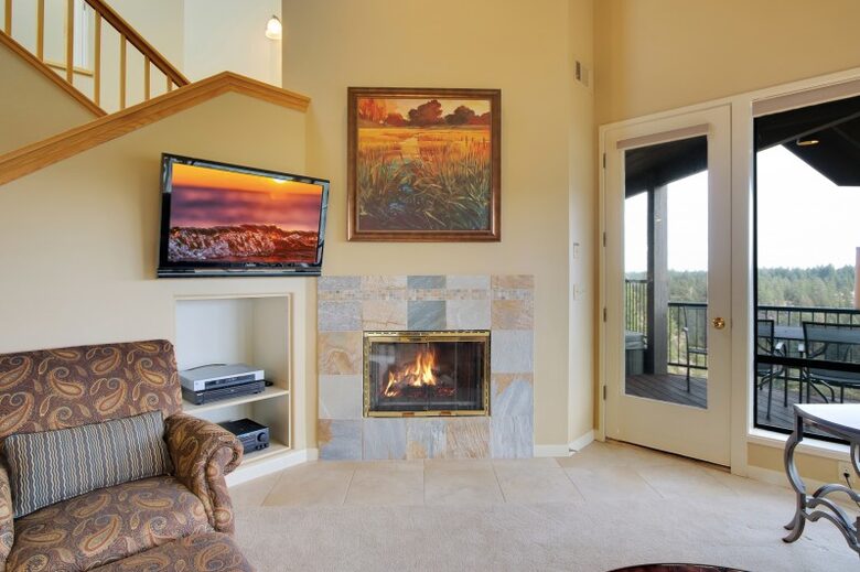 Home exchange in Bend, OR living room fireplace and wall-mounted TV