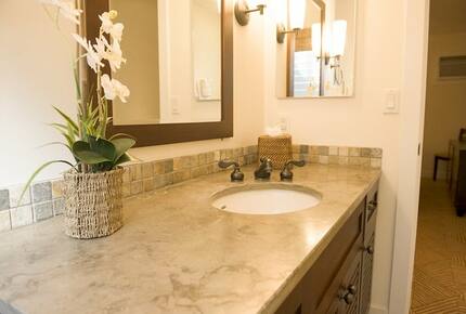 Home Exchange in Lahaina, HI, guest bathroom