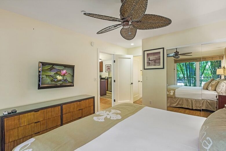 Home Exchange in Lahaina, HI, master suite