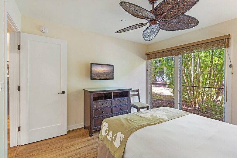 Home Exchange in Lahaina, HI, guest bedroom