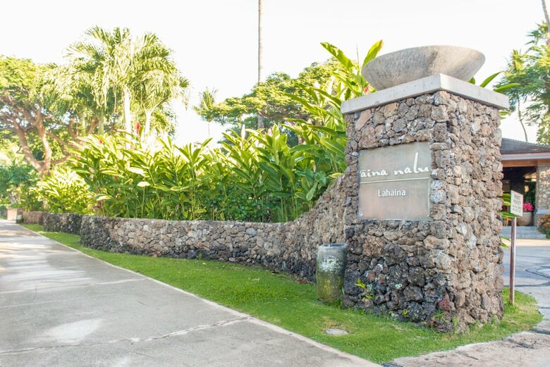 Home Exchange in Lahaina, HI, complex entrance