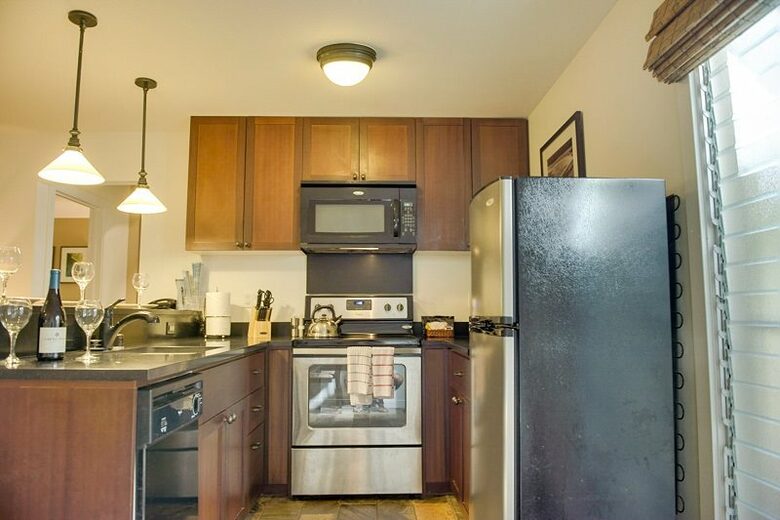 Home Exchange in Lahaina, HI, chef's kitchen