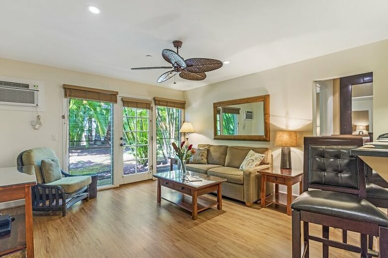 Home Exchange in Lahaina, HI, cozy living room