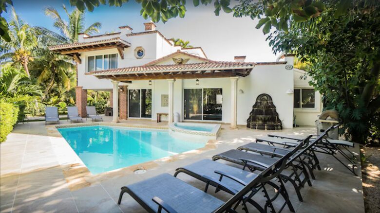 Casa Blanca Beach House (Playa's #1 Vacation Rental) - Playa del Carmen, Mexico