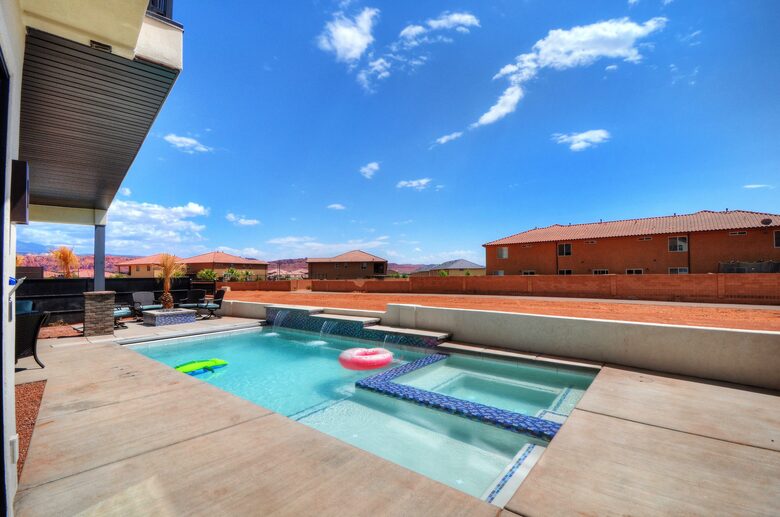 St George Red Rock Home with Pool - Santa Clara, Utah