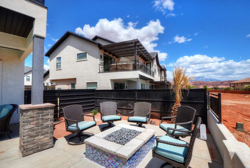 St George Red Rock Home with Pool - Santa Clara, Utah