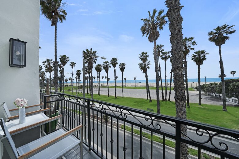 Iconic California Beach Getaway - Santa Monica, California