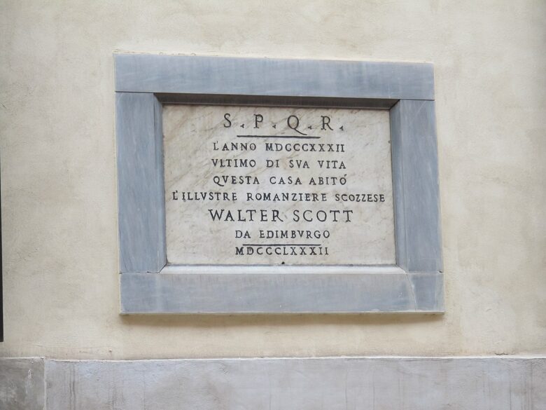 Walter Scott memorial across the street, where Bernini lived
