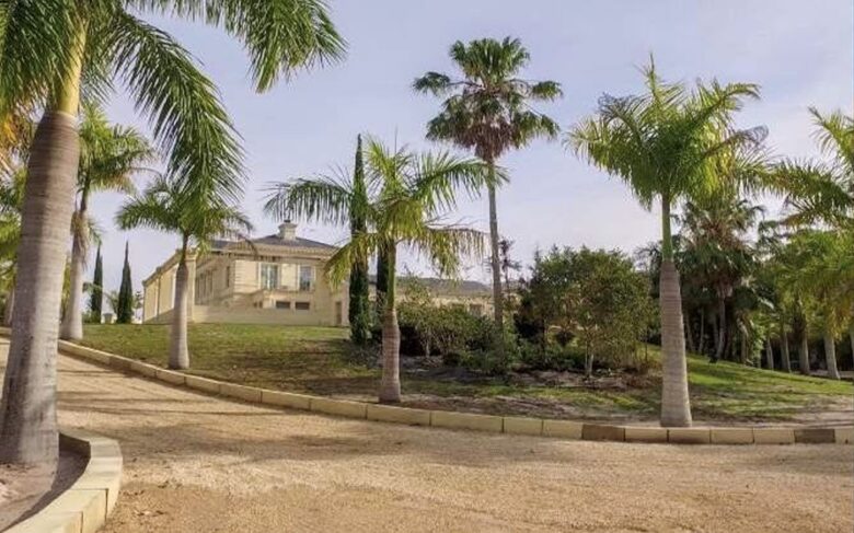 The Chateau on Wallis Island (R) - Wallis Lake, Australia