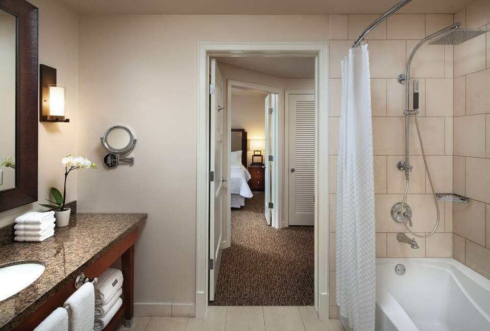 Home exchange at Westin Desert Willow Villas, full bathroom with tub