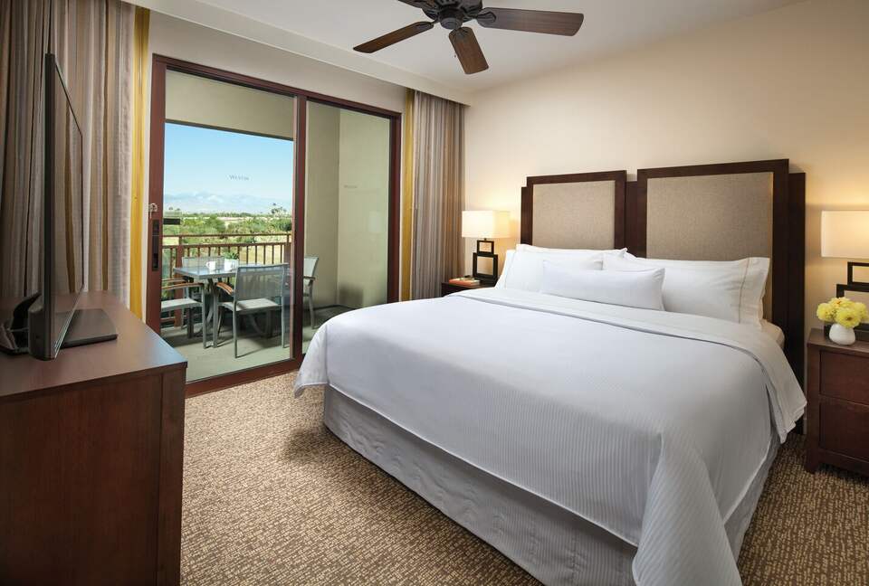 Home exchange at Westin Desert Willow Villas, bedroom with king bed
