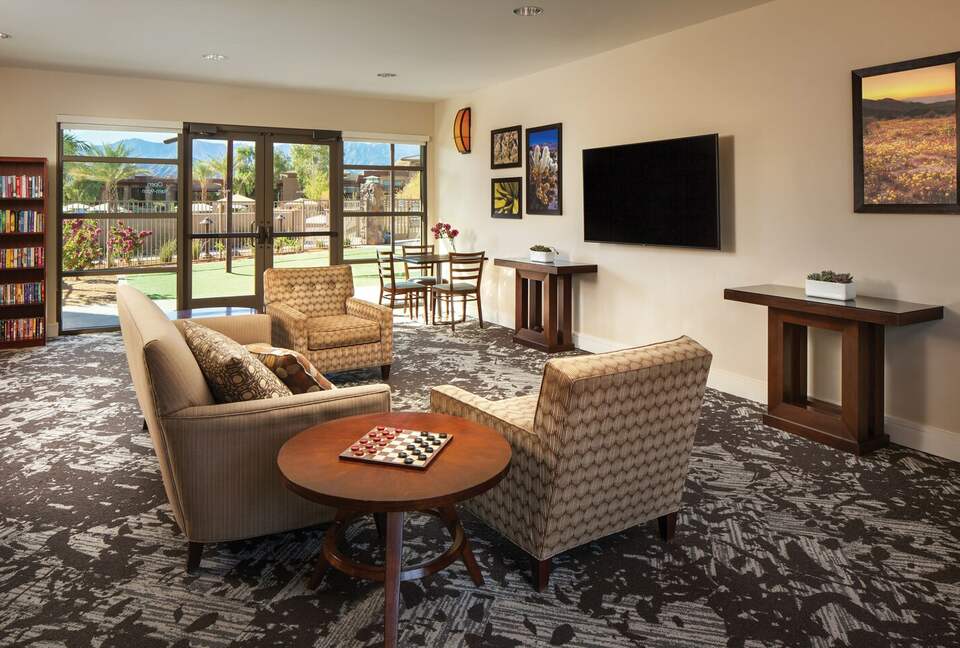 Home exchange at Westin Desert Willow Villas, family room with TV