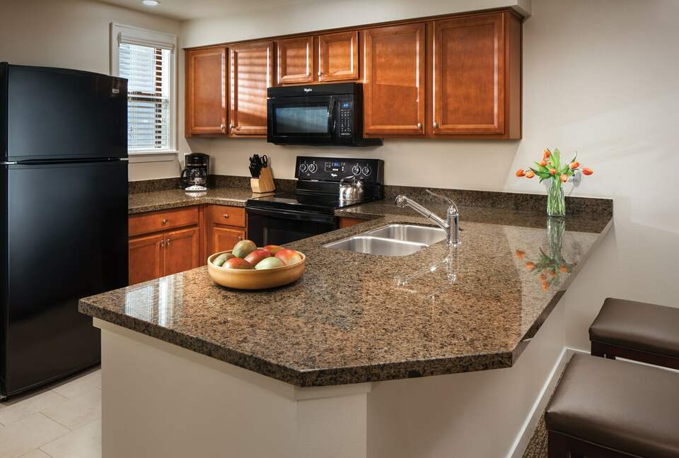 Home exchange at Westin Desert Willow Villas, kitchen with granite bar