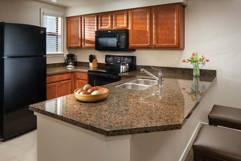 Home exchange at Westin Desert Willow Villas, kitchen with granite bar