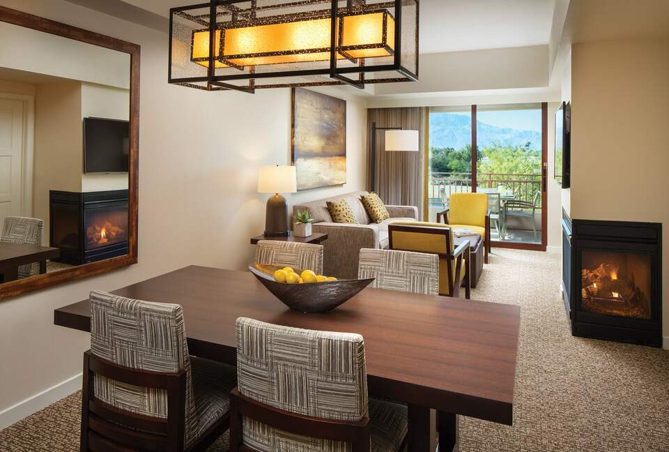 Home exchange at Westin Desert Willow Villas, living and dining room