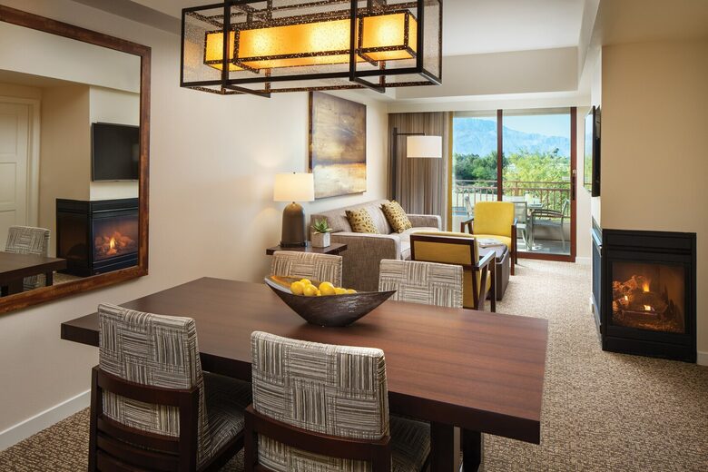 Home exchange at Westin Desert Willow Villas, living and dining room