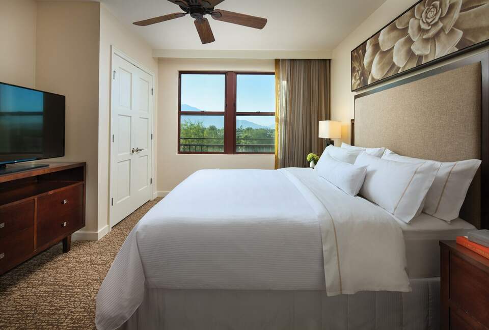Home exchange at Westin Desert Willow Villas, master bedroom king bed