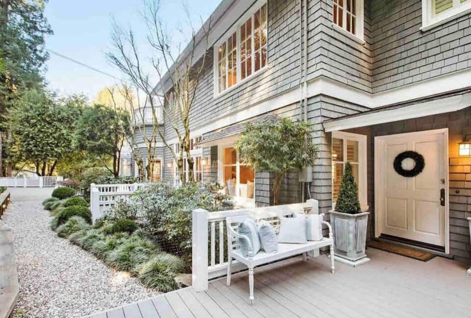 Home exchange in Mill Valley CA, front patio with bench seating