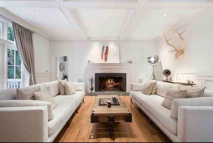Home exchange in Mill Valley CA, living room with fireplace