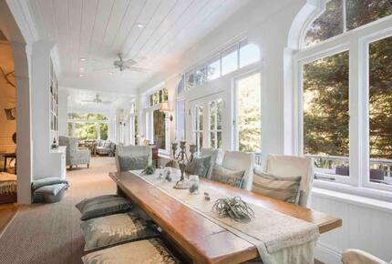 Home exchange in Mill Valley CA, sunroom with table that seats 8