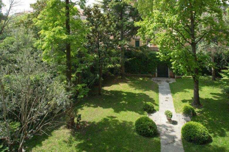 Ca' Cerchieri Mezzanine - Venice, Italy