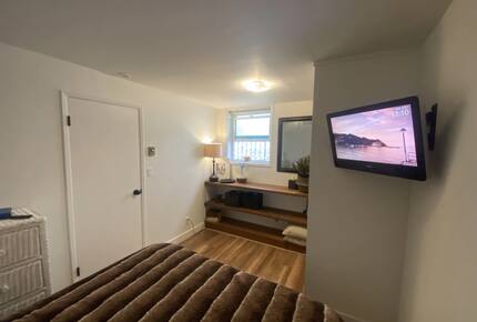 Home exchange in Avalon, CA, third bedroom with flatscreen TV