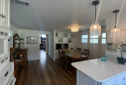Home exchange in Avalon, CA, dining room area