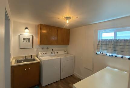 Home exchange in Avalon, CA, full laundry room