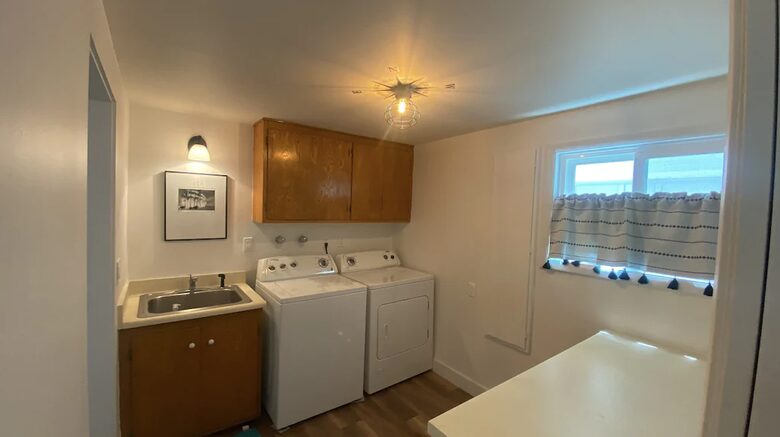 Home exchange in Avalon, CA, full laundry room