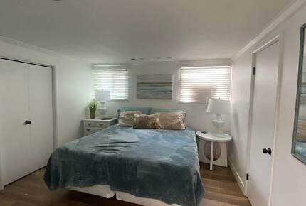Home exchange in Avalon, CA, master bedroom with king bed