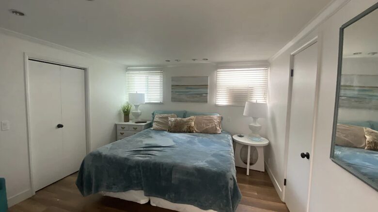 Home exchange in Avalon, CA, master bedroom with king bed