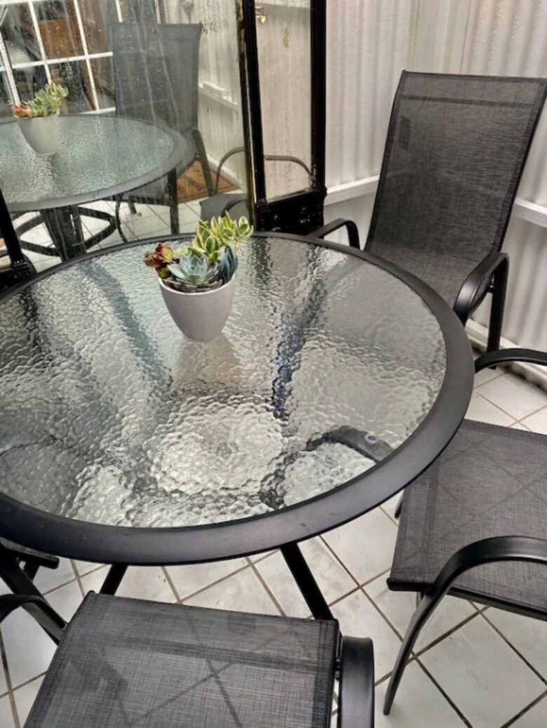 Home exchange in Avalon, CA, patio with table that seats 4