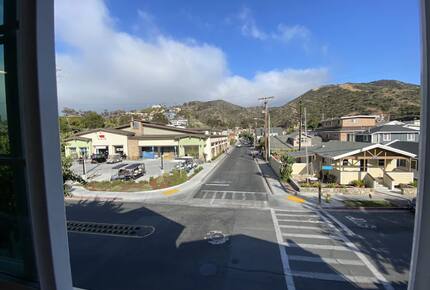 Home exchange in Avalon, CA, view of the street with mountains in back