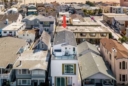 Home exchange in Newport Beach CA, aerial view of the 3 bedroom home